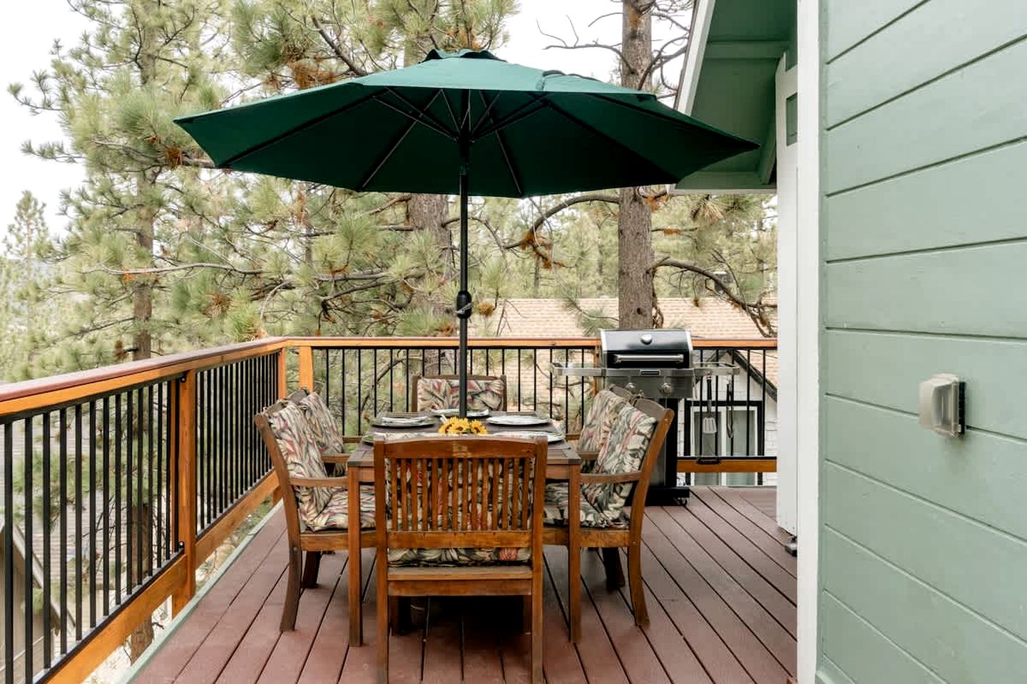 Quaint Cottage in The Village near Big Bear Lake, Perfect for a Weekend Escape