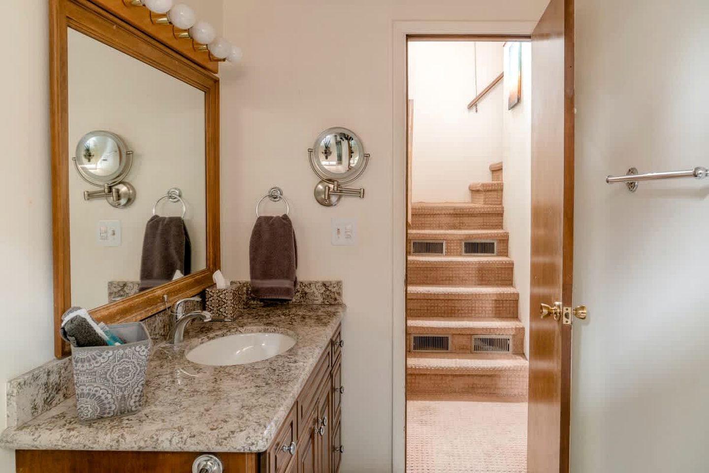 Quaint Cottage in The Village near Big Bear Lake, Perfect for a Weekend Escape