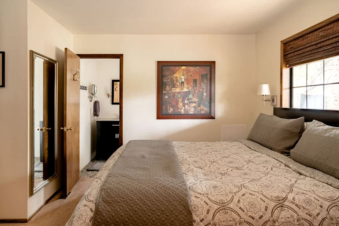 Quaint Cottage in The Village near Big Bear Lake, Perfect for a Weekend Escape