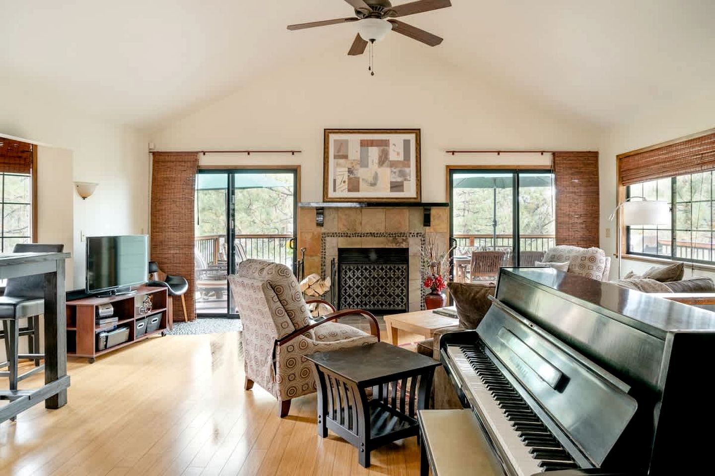 Quaint Cottage in The Village near Big Bear Lake, Perfect for a Weekend Escape