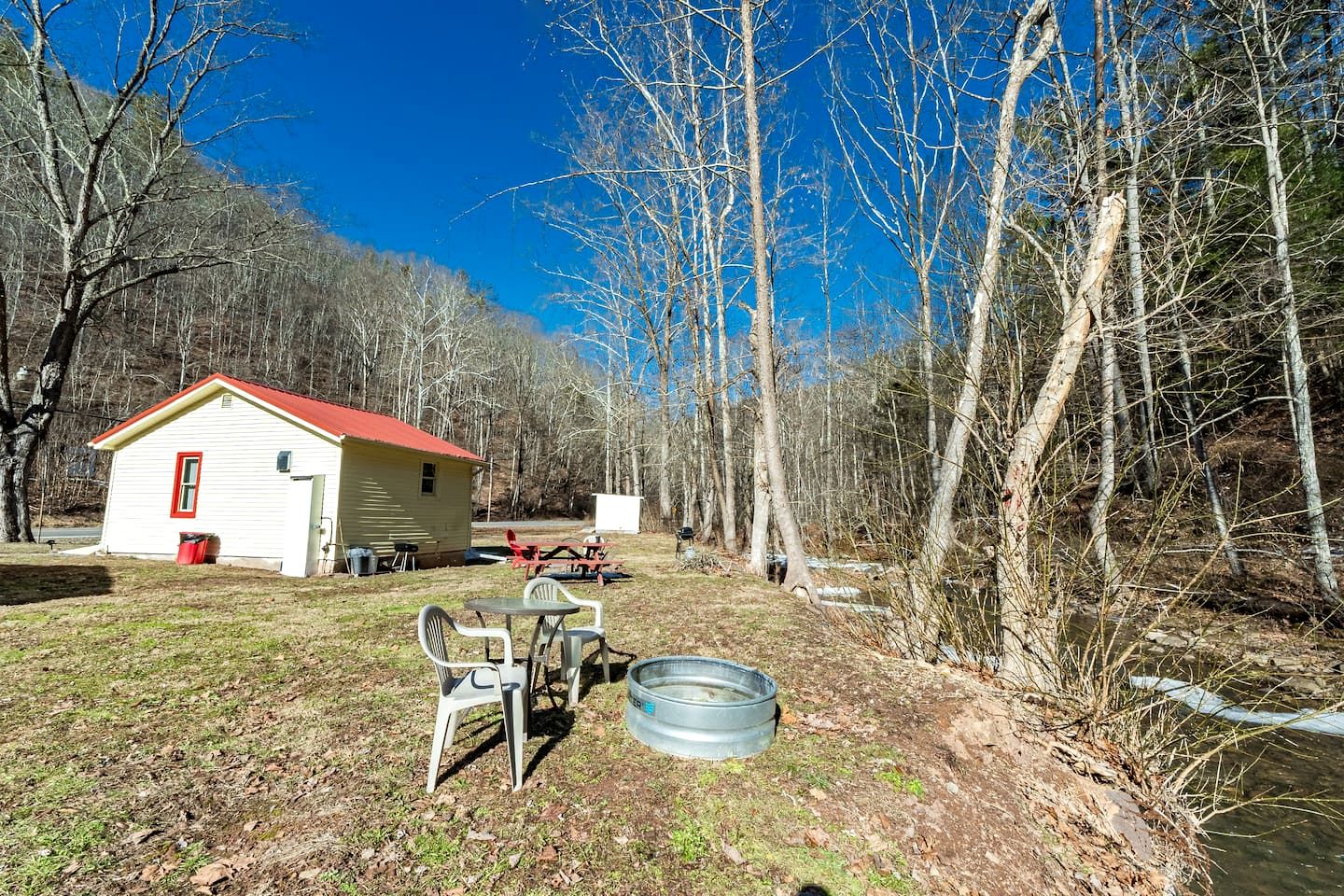 Quaint Cozy Cottage Perfect for a Peaceful Getaway in West Virginia
