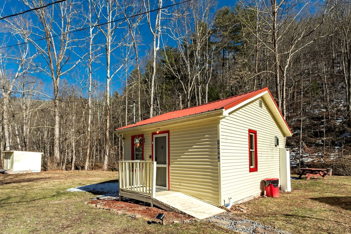 Quaint Cozy Cottage Perfect for a Peaceful Getaway in West Virginia