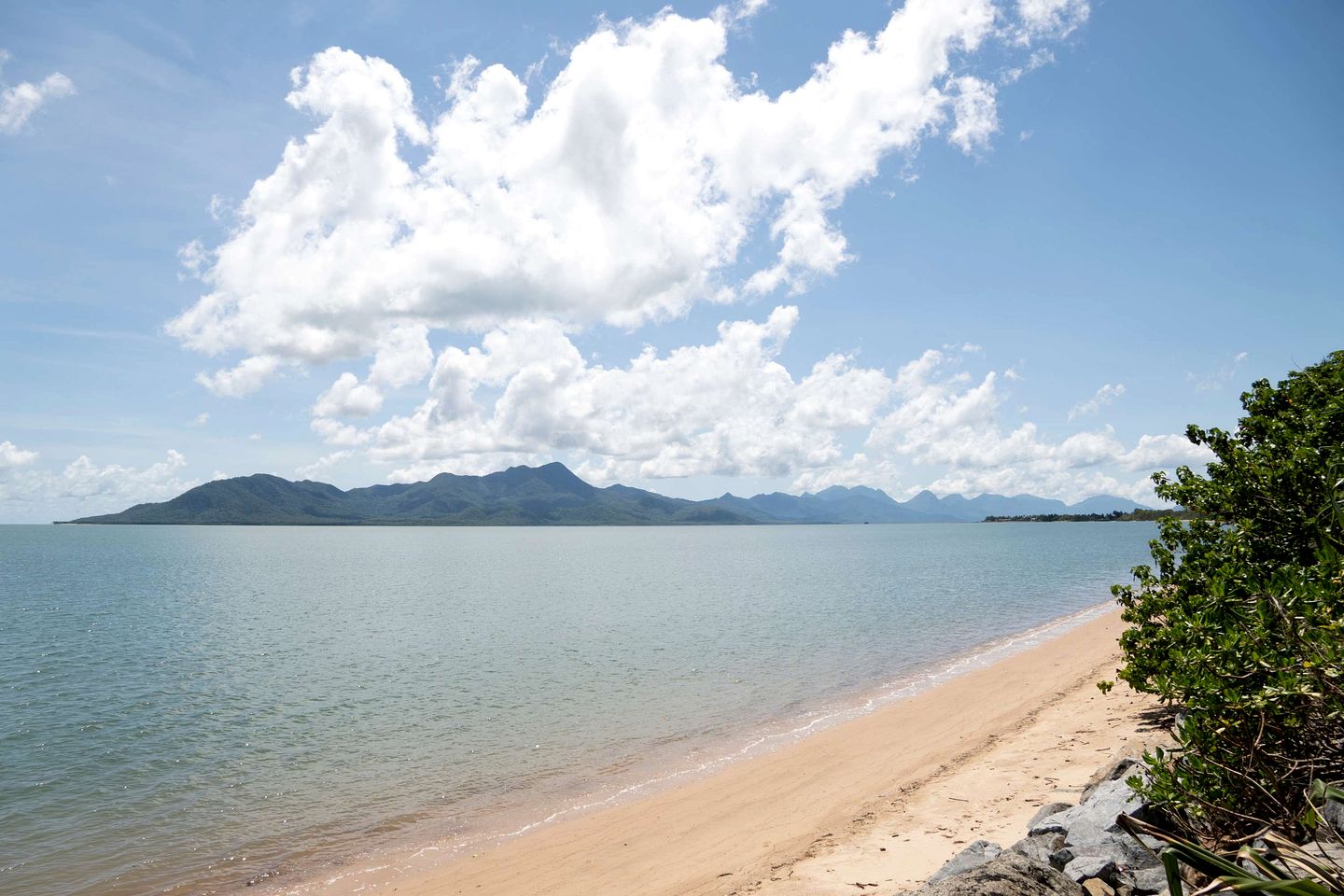 Quaint Cozy Tiny House Perfect for Two in Cardwell, Queensland