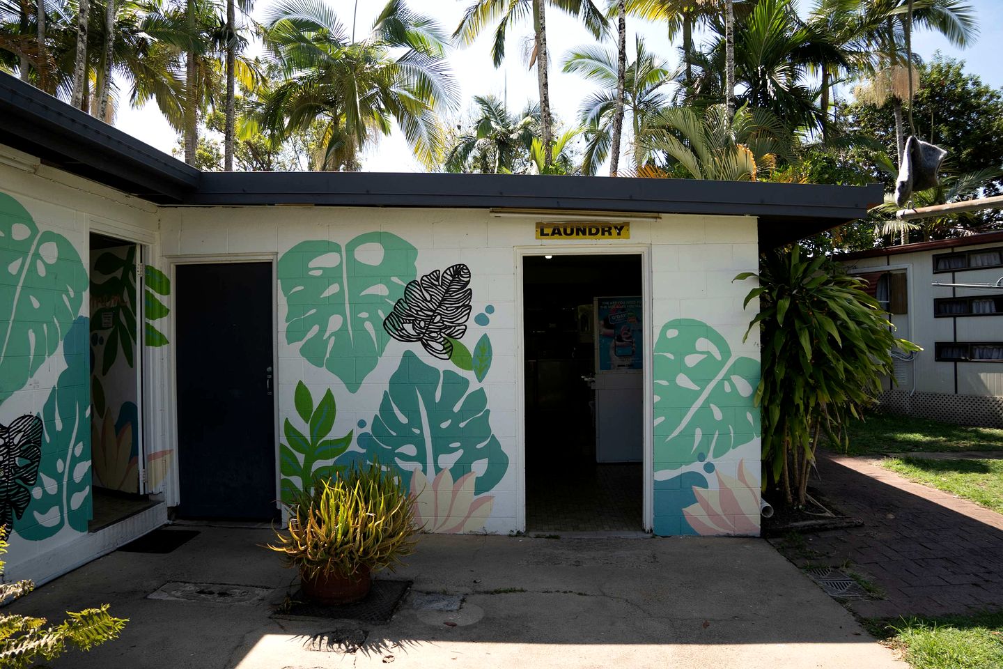 Quaint Cozy Tiny House Perfect for Two in Cardwell, Queensland