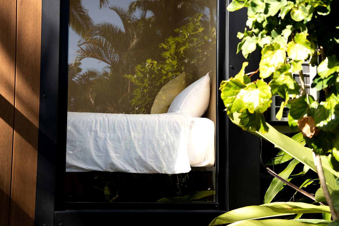 Quaint Cozy Tiny House Perfect for Two in Cardwell, Queensland