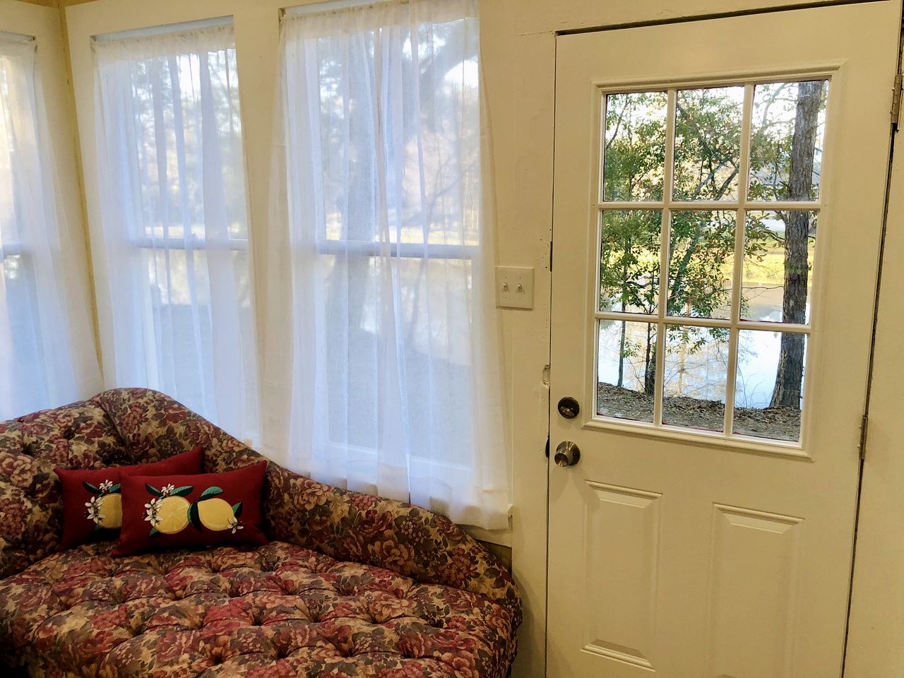 Quaint Cute Cottage Fully Equipped in Louisiana