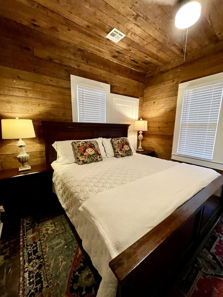 Quaint Cute Cottage Fully Equipped in Louisiana