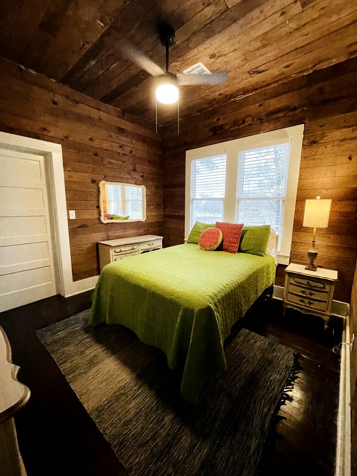 Quaint Cute Cottage Fully Equipped in Louisiana