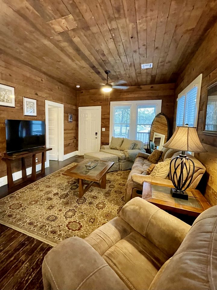 Quaint Cute Cottage Fully Equipped in Louisiana