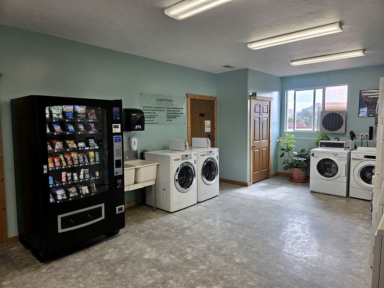 Quaint and Rustic Cabin with Views of the Upper Escalante River Corridor Canyon, Escalante, Utah