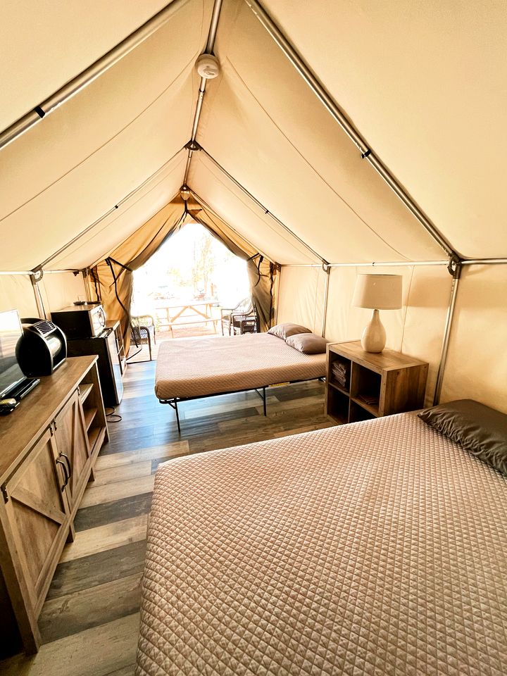 Quaint Safari Tent on the San Marcos River - Adventurous Glamping Getaway near Kingsbury, Texas