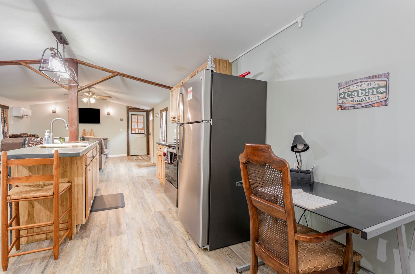 Quaint Secluded Cottage with Private Hot-Tub Incredible for a Weekend Getaway at Hocking Hills in Ohio