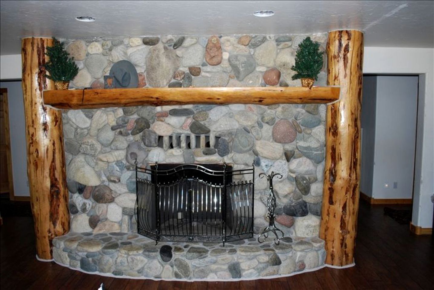 Delightful Cabin Rental near Custer Gallatin National Forest, Montana