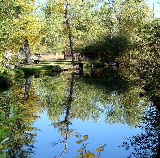 Cabins (Absarokee, Montana, United States)