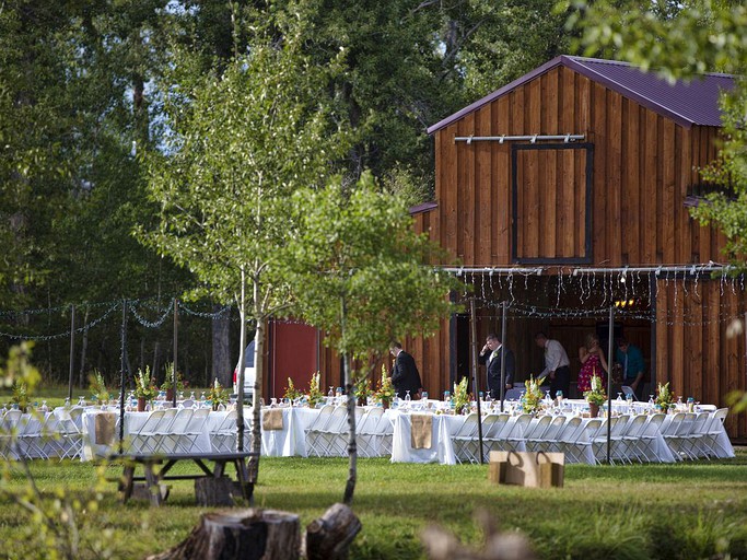 Cabins (Absarokee, Montana, United States)