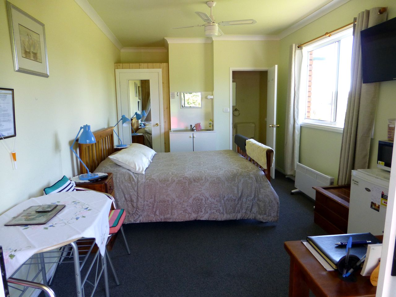 Cozy Bed and Breakfast on an Eco-Friendly Farm near Devonport, Tasmania