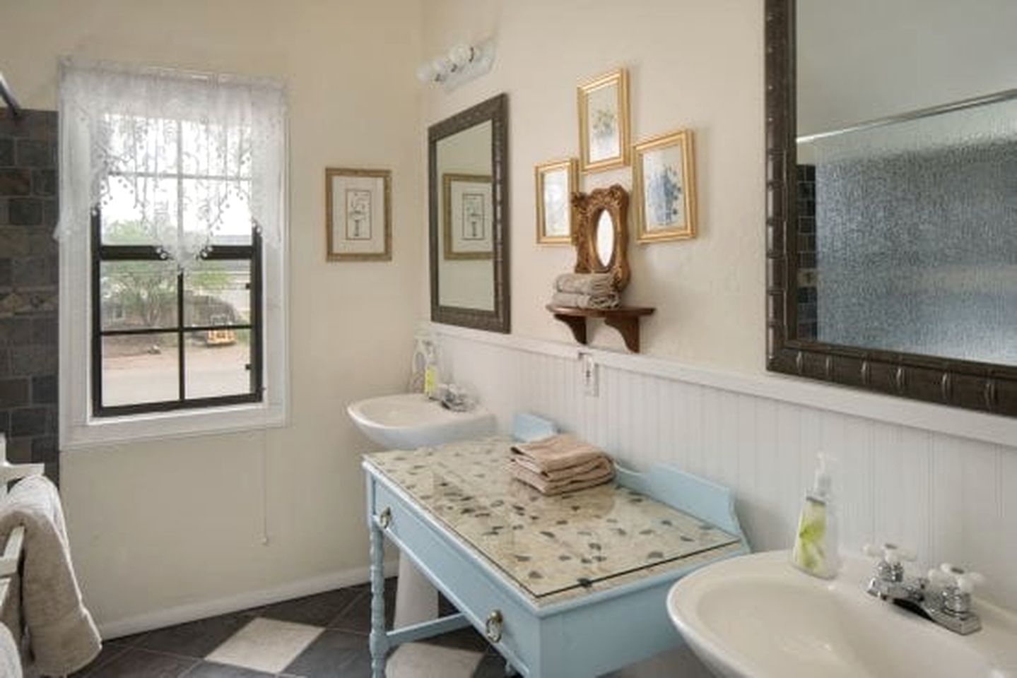 Amazing Spacious Log Cabin for Lage Family Groups with Incredible Backyard and Fantastic Views in Williams, Arizona