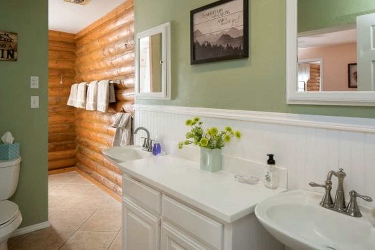 Amazing Spacious Log Cabin for Lage Family Groups with Incredible Backyard and Fantastic Views in Williams, Arizona