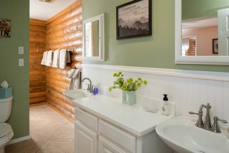 Log Cabins (United States of America, Williams, Arizona)