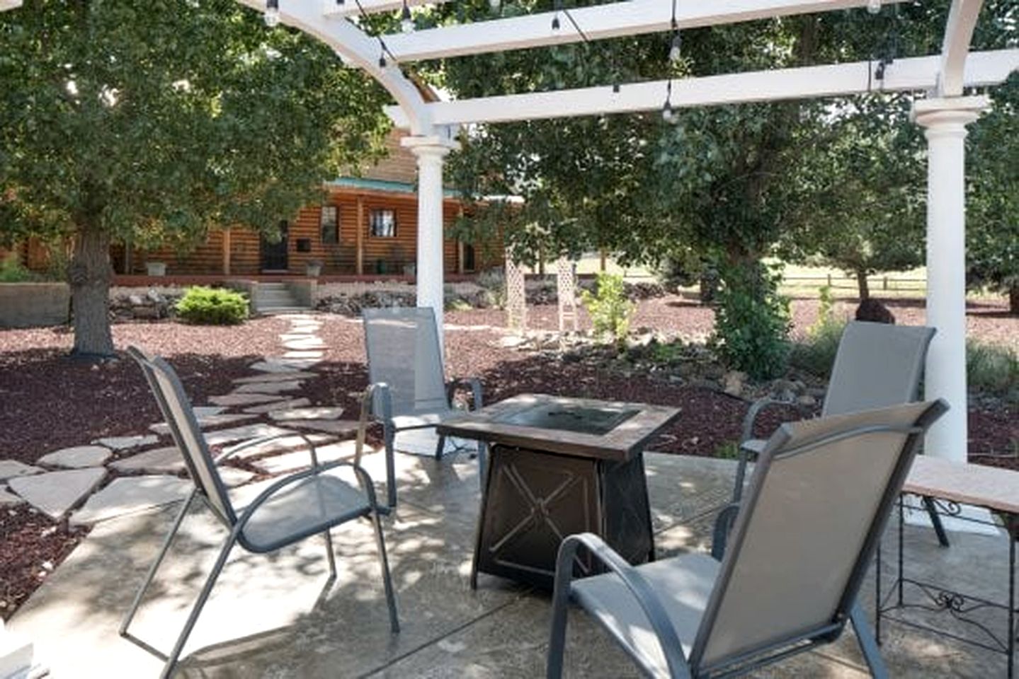 Amazing Spacious Log Cabin for Lage Family Groups with Incredible Backyard and Fantastic Views in Williams, Arizona