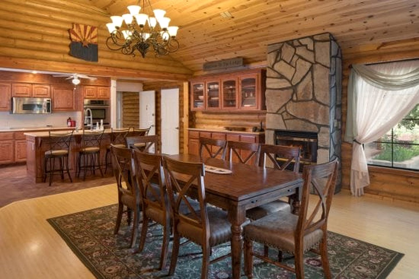 Amazing Spacious Log Cabin for Lage Family Groups with Incredible Backyard and Fantastic Views in Williams, Arizona