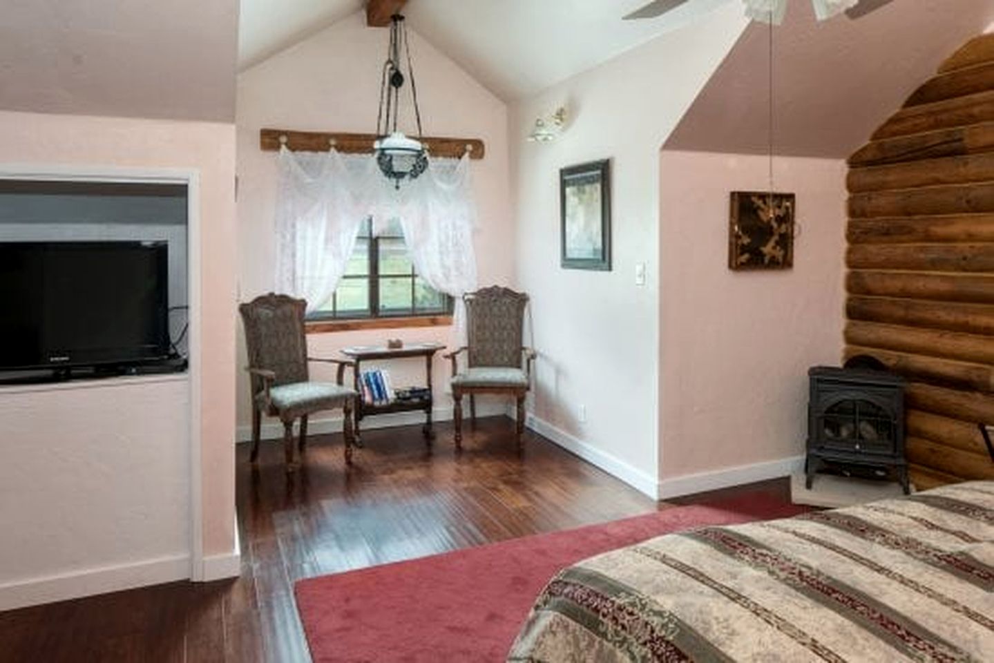 Amazing Spacious Log Cabin for Lage Family Groups with Incredible Backyard and Fantastic Views in Williams, Arizona