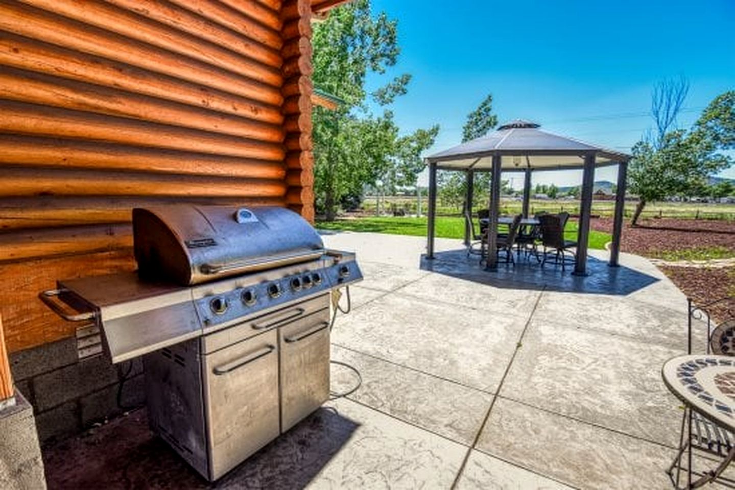 Amazing Spacious Log Cabin for Lage Family Groups with Incredible Backyard and Fantastic Views in Williams, Arizona