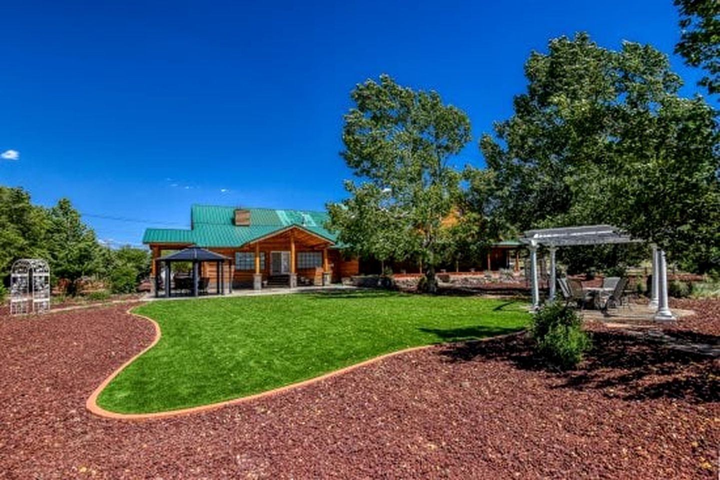 Amazing Spacious Log Cabin for Lage Family Groups with Incredible Backyard and Fantastic Views in Williams, Arizona
