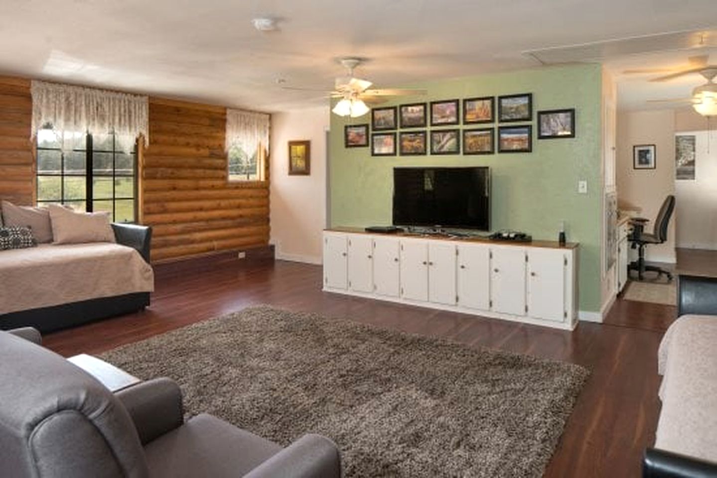 Amazing Spacious Log Cabin for Lage Family Groups with Incredible Backyard and Fantastic Views in Williams, Arizona