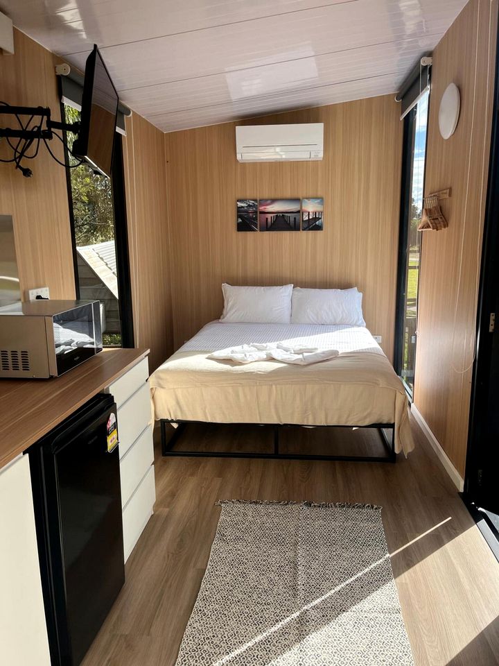 Cozy Farmstay Tiny Home with Private Bay Access near Phillip Island, Grantville VIC