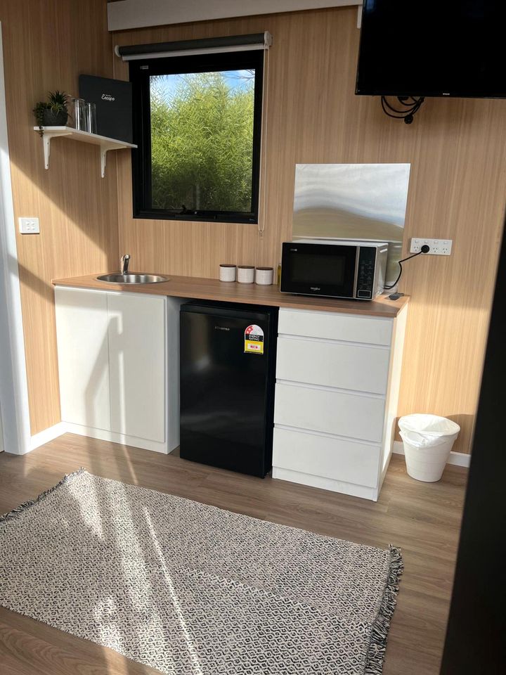 Cozy Farmstay Tiny Home with Private Bay Access near Phillip Island, Grantville VIC