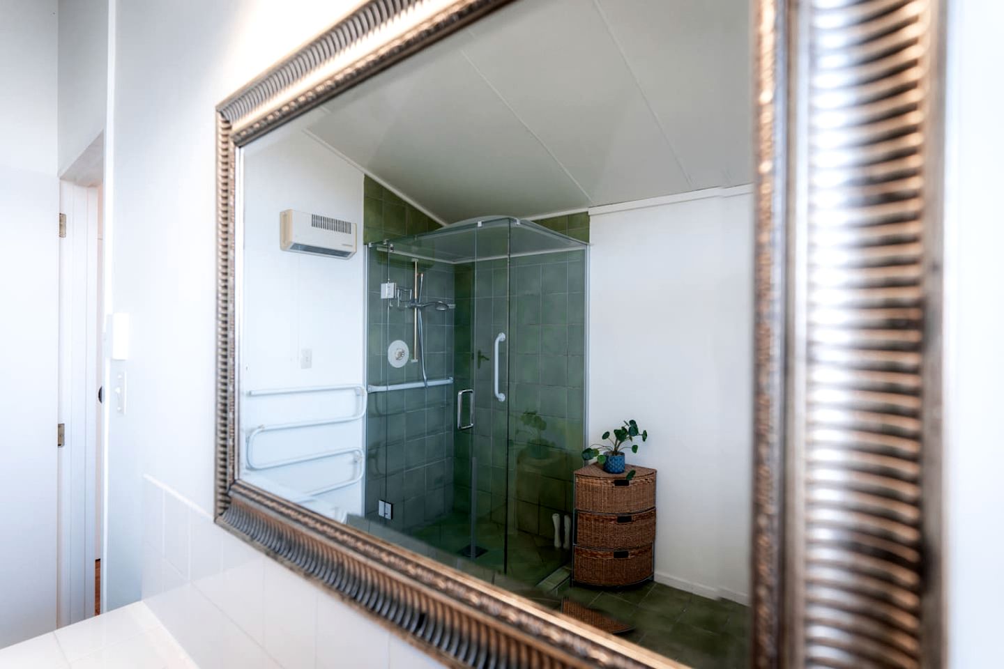 Lovely Queenstown Accommodation with Lake Views