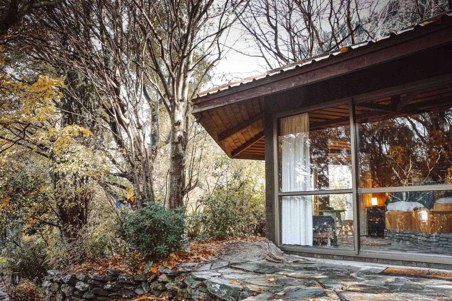 Magical Queenstown Cabin with Lake Views