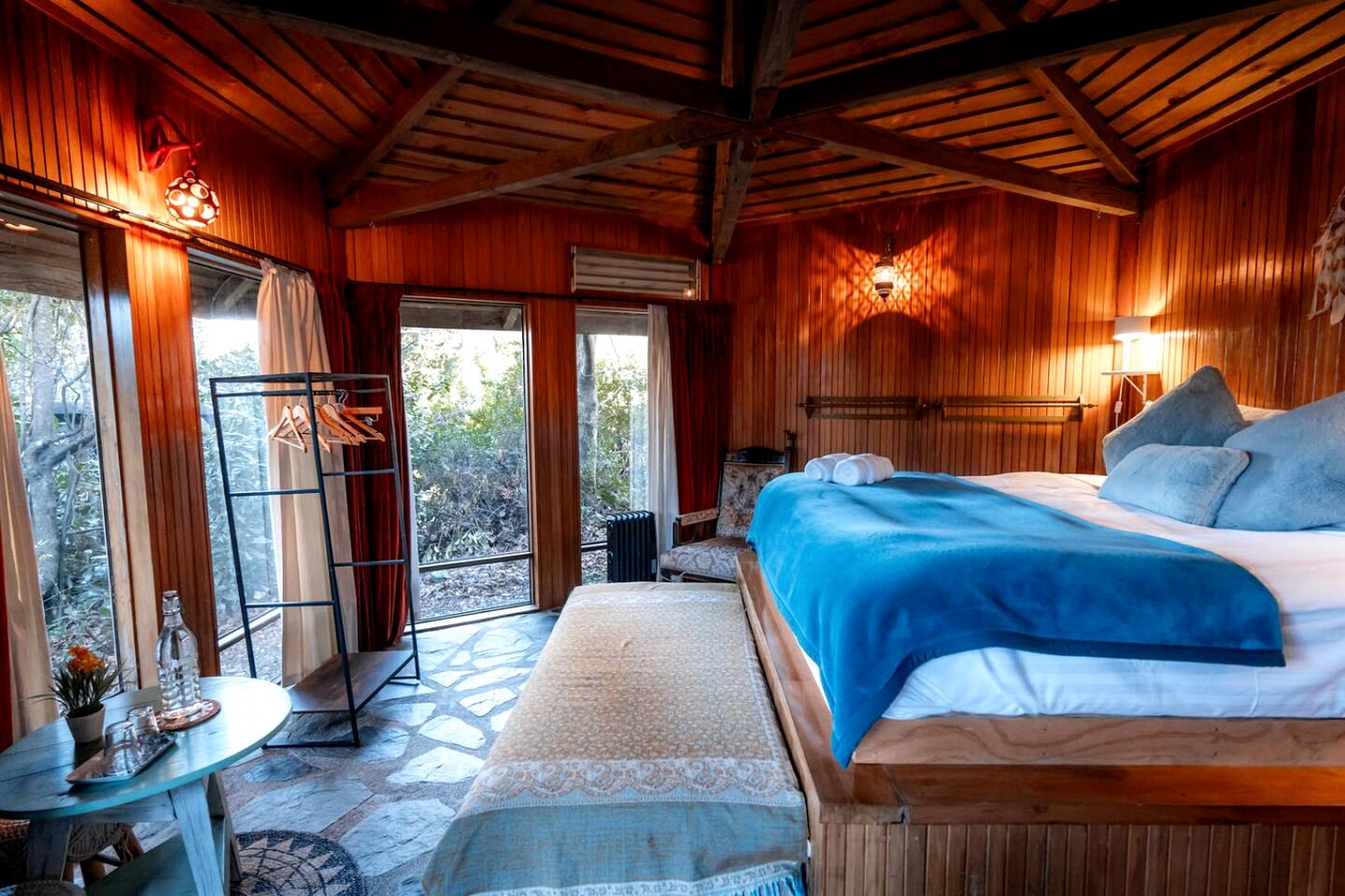 Magical Queenstown Cabin with Lake Views