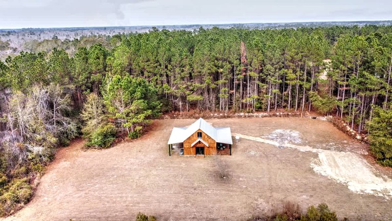 Luxury Vineyard Barn Retreat with Private Trails Near Nashville, Georgia