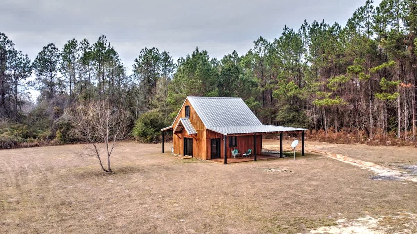 Luxury Vineyard Barn Retreat with Private Trails Near Nashville, Georgia