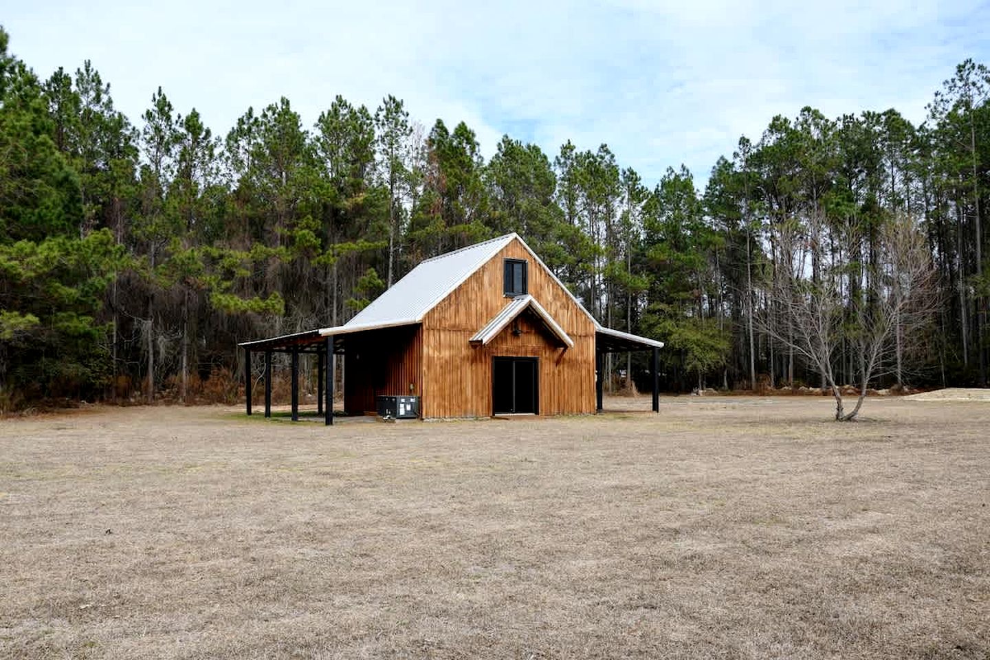 Luxury Vineyard Barn Retreat with Private Trails Near Nashville, Georgia