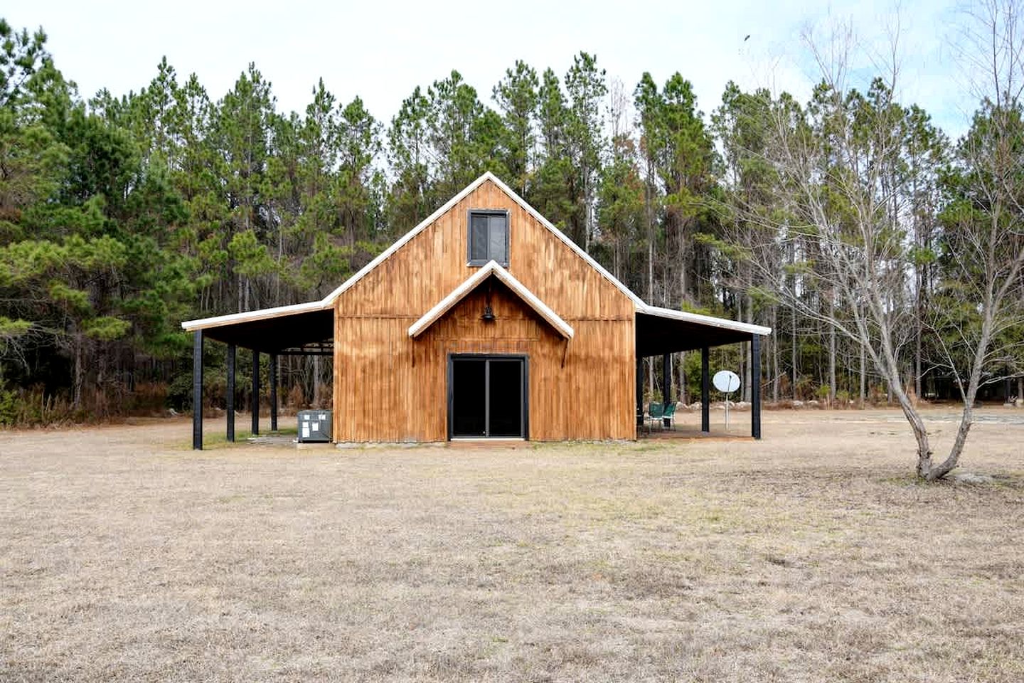 Luxury Vineyard Barn Retreat with Private Trails Near Nashville, Georgia