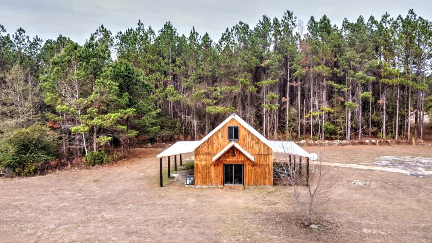Luxury Vineyard Barn Retreat with Private Trails Near Nashville, Georgia