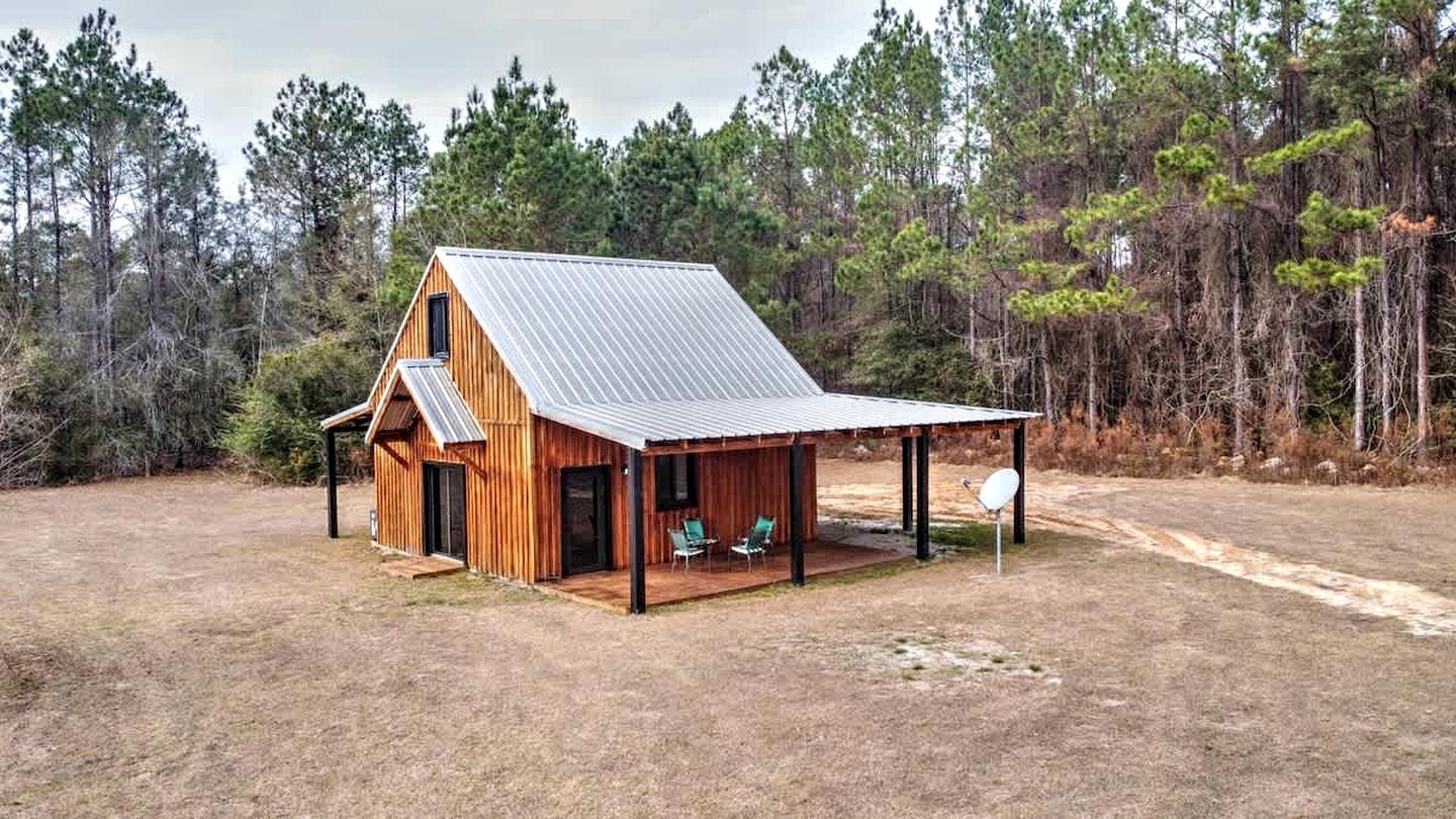 Luxury Vineyard Barn Retreat with Private Trails Near Nashville, Georgia