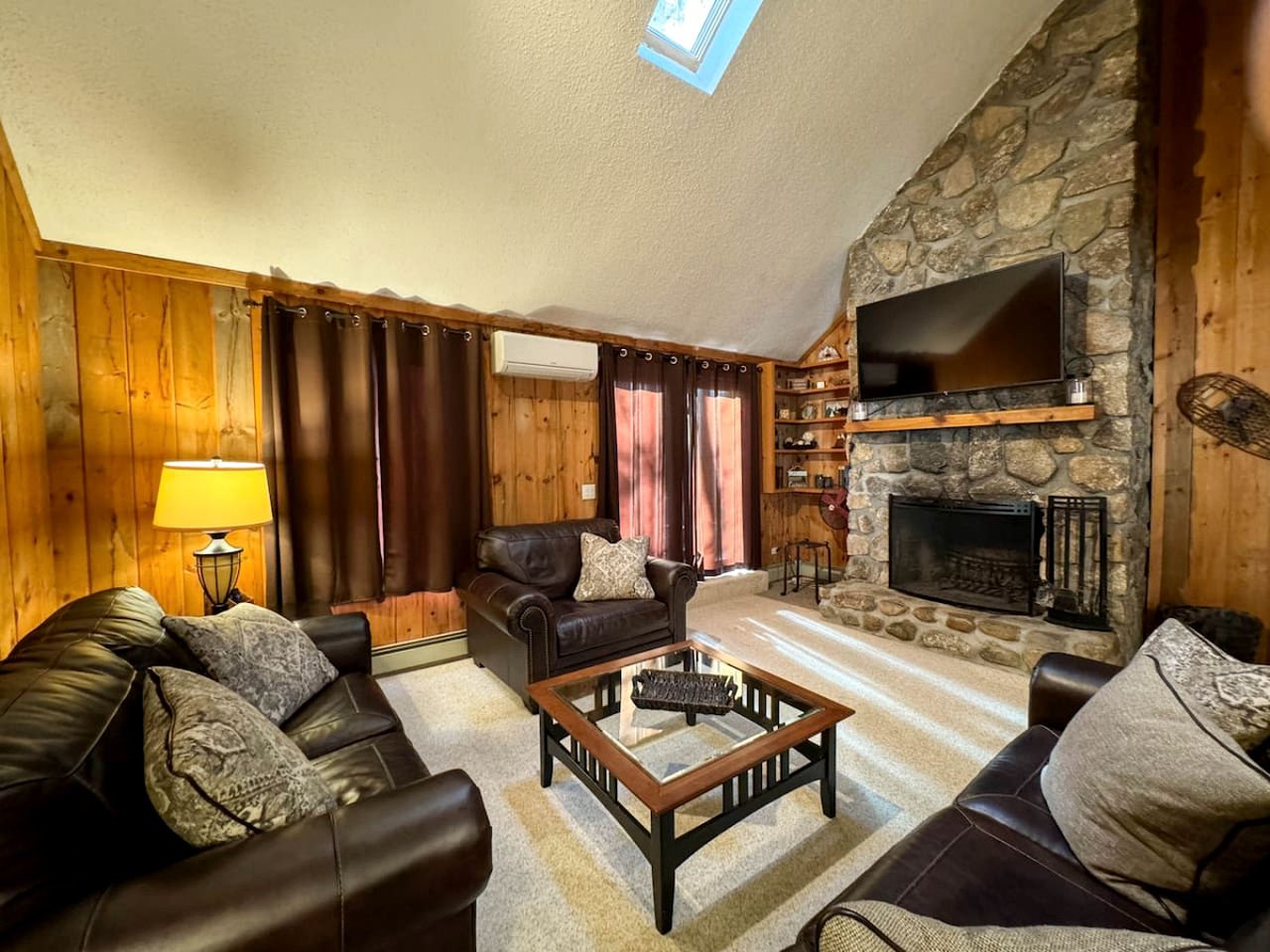 Quiet Cabin with Deck Overlooking Trees in North Conway, New Hampshire