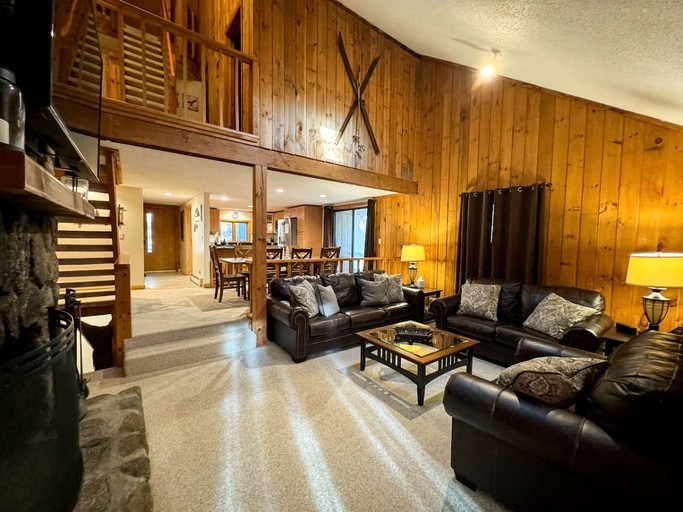 Quiet Cabin with Deck Overlooking Trees in North Conway, New Hampshire