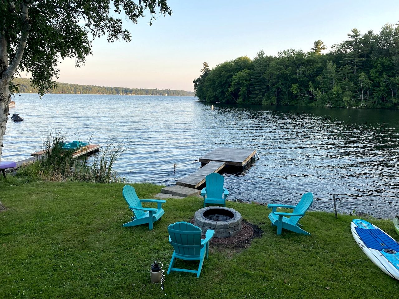 Quiet and Intimate Pet Friendly Cottage Perfectly set on the Shores of Cobbossee Lake for Fishing in Winthrop, Maine