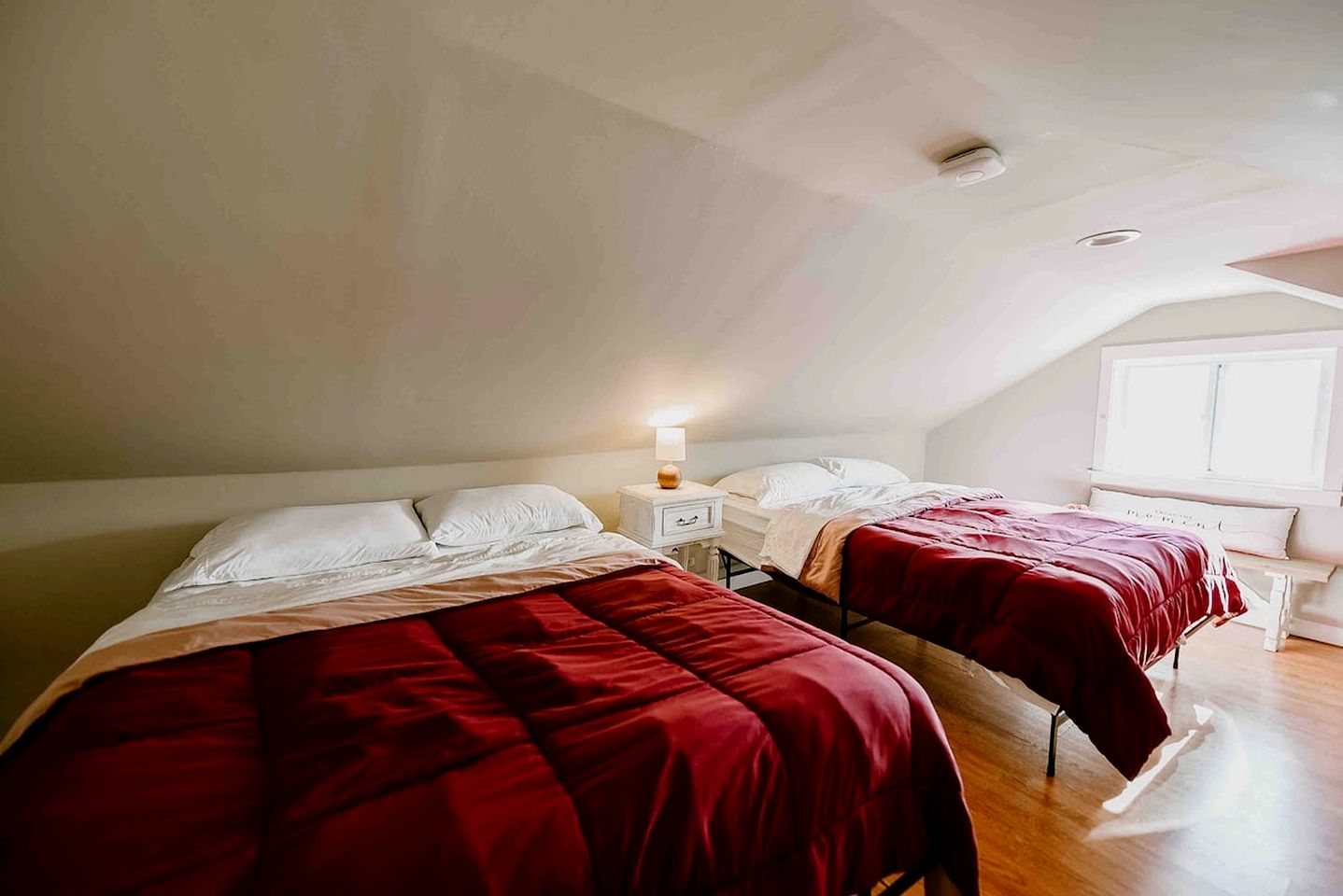 Quiet and Intimate Pet Friendly Cottage Perfectly set on the Shores of Cobbossee Lake for Fishing in Winthrop, Maine