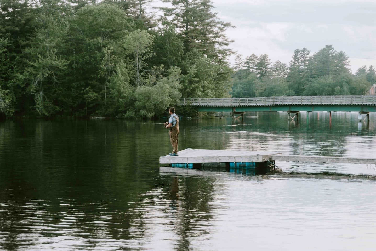 Quiet and Intimate Pet Friendly Cottage Perfectly set on the Shores of Cobbossee Lake for Fishing in Winthrop, Maine