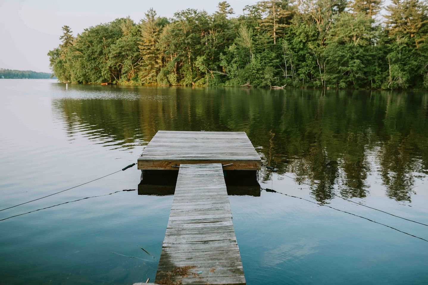 Quiet and Intimate Pet Friendly Cottage Perfectly set on the Shores of Cobbossee Lake for Fishing in Winthrop, Maine
