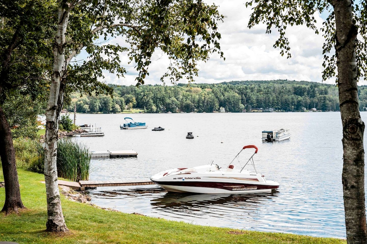 Quiet and Intimate Pet Friendly Cottage Perfectly set on the Shores of Cobbossee Lake for Fishing in Winthrop, Maine