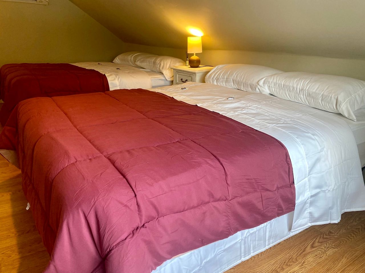 Quiet and Intimate Pet Friendly Cottage Perfectly set on the Shores of Cobbossee Lake for Fishing in Winthrop, Maine