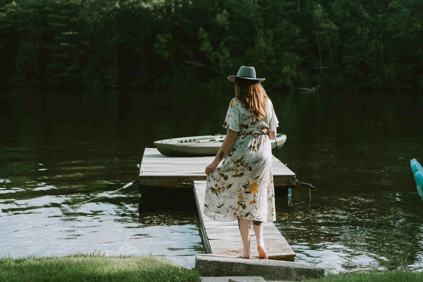 Quiet and Intimate Pet Friendly Cottage Perfectly set on the Shores of Cobbossee Lake for Fishing in Winthrop, Maine