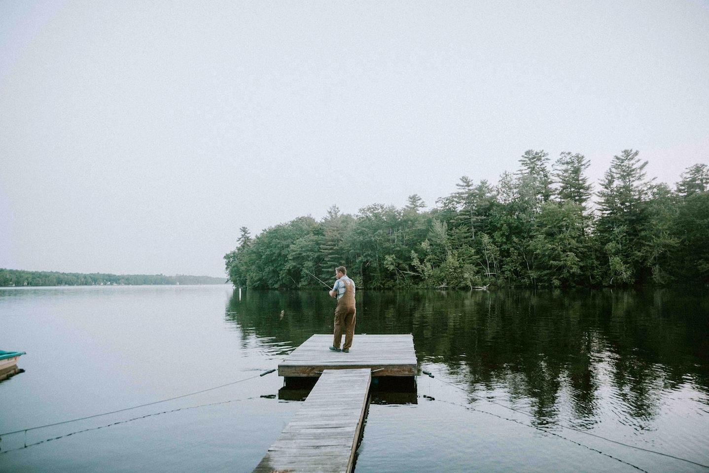 Quiet and Intimate Pet Friendly Cottage Perfectly set on the Shores of Cobbossee Lake for Fishing in Winthrop, Maine